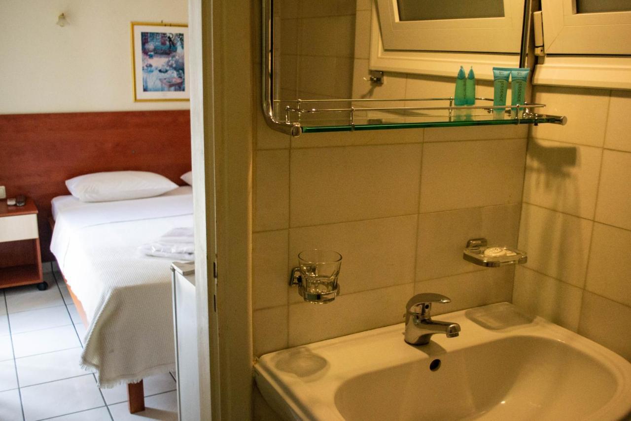 Egnatia Hotel อิโออันนินา ภายนอก รูปภาพ